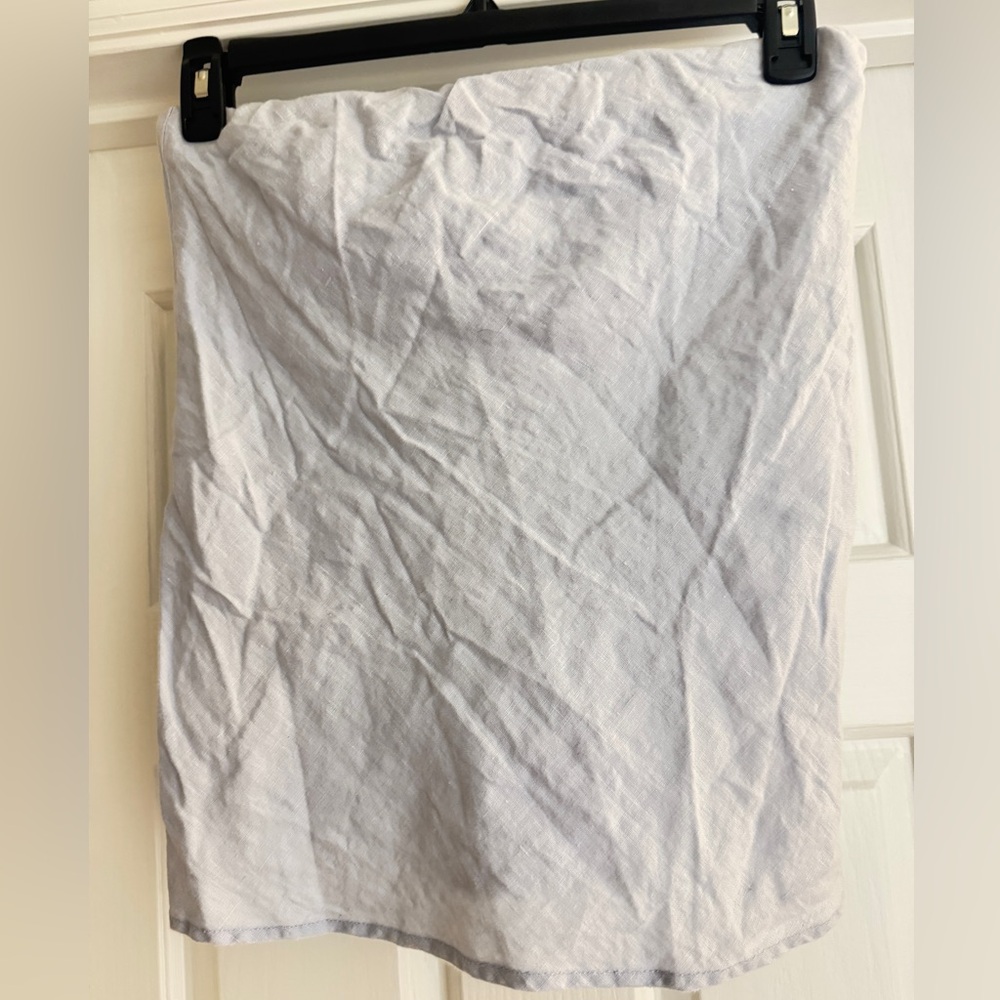 Cute linen strapless top. Perfect for summer!
